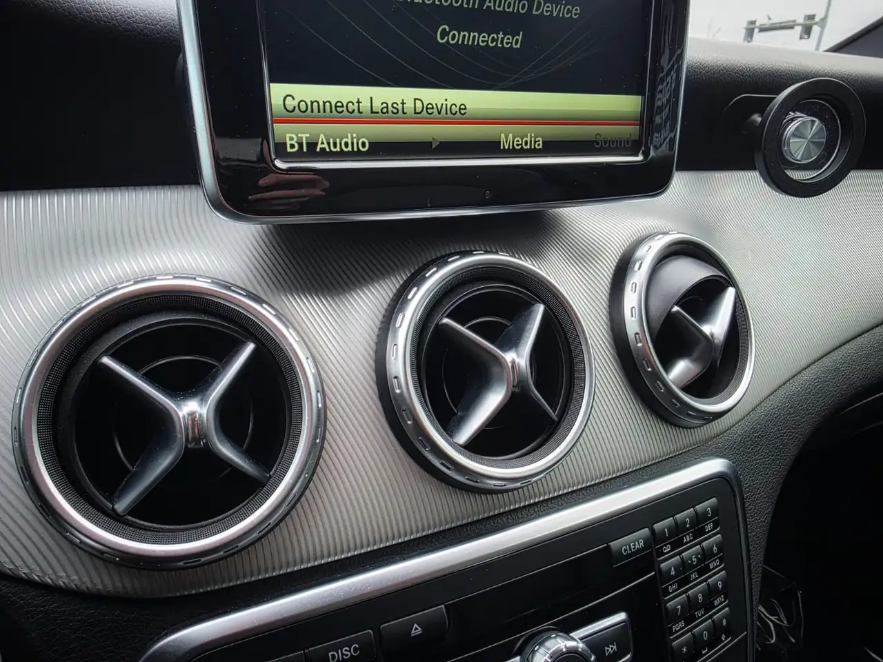 Mercedes-Benz GLA снимка Mercedes-Benz GLA