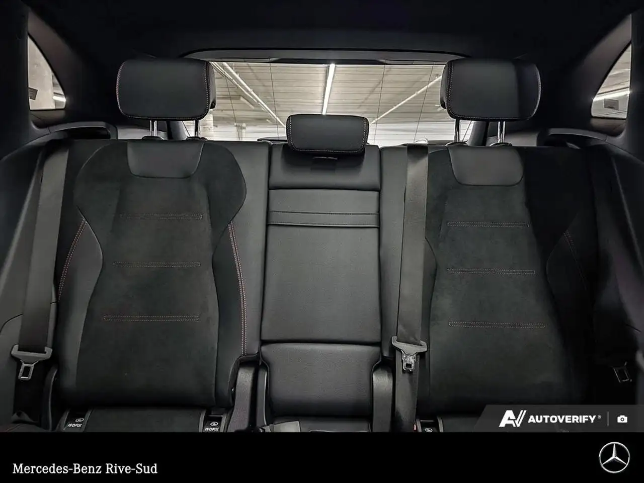 Mercedes-Benz GLA снимка Mercedes-Benz GLA