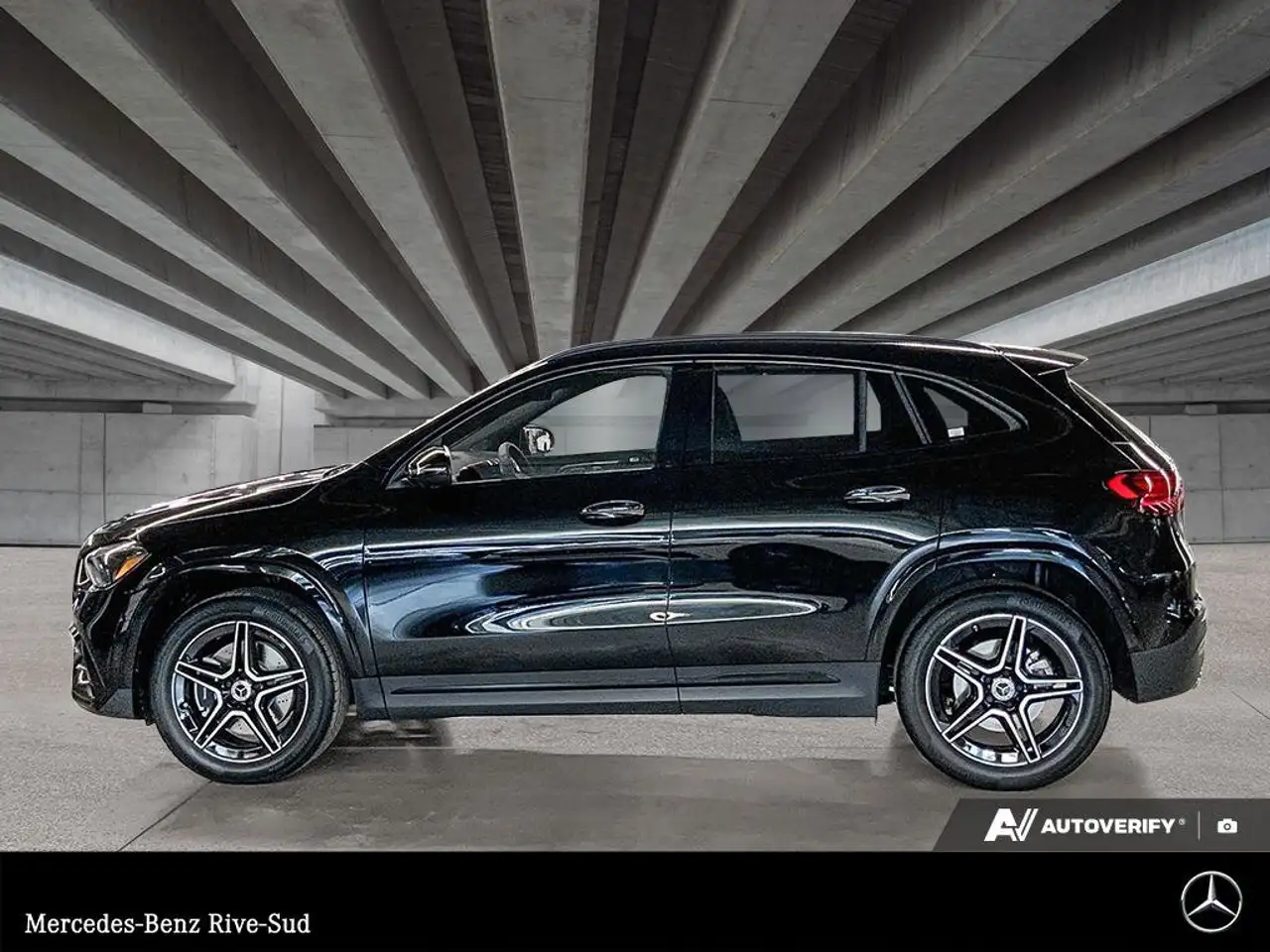 Mercedes-Benz GLA снимка Mercedes-Benz GLA