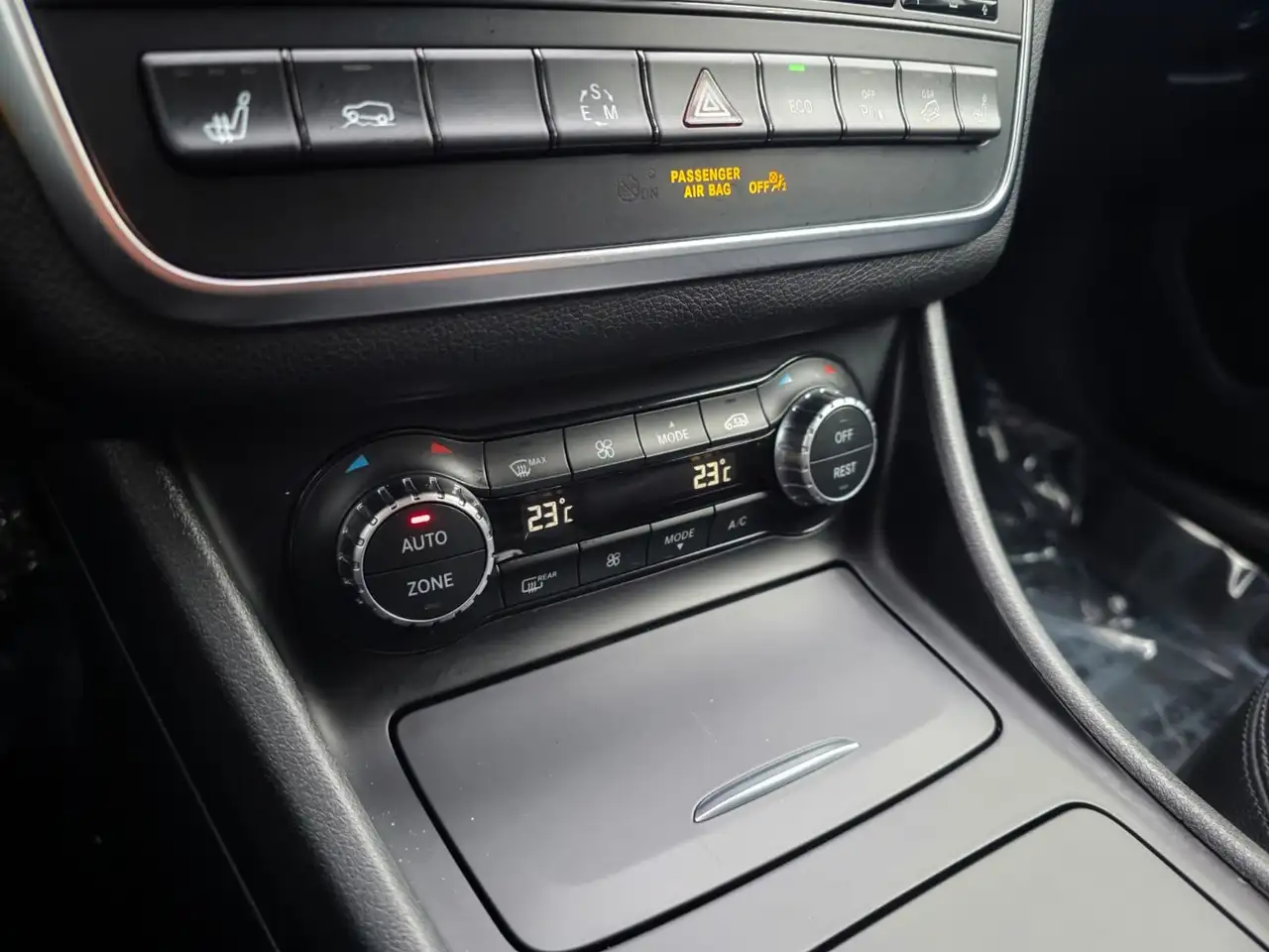 Mercedes-Benz GLA снимка Mercedes-Benz GLA