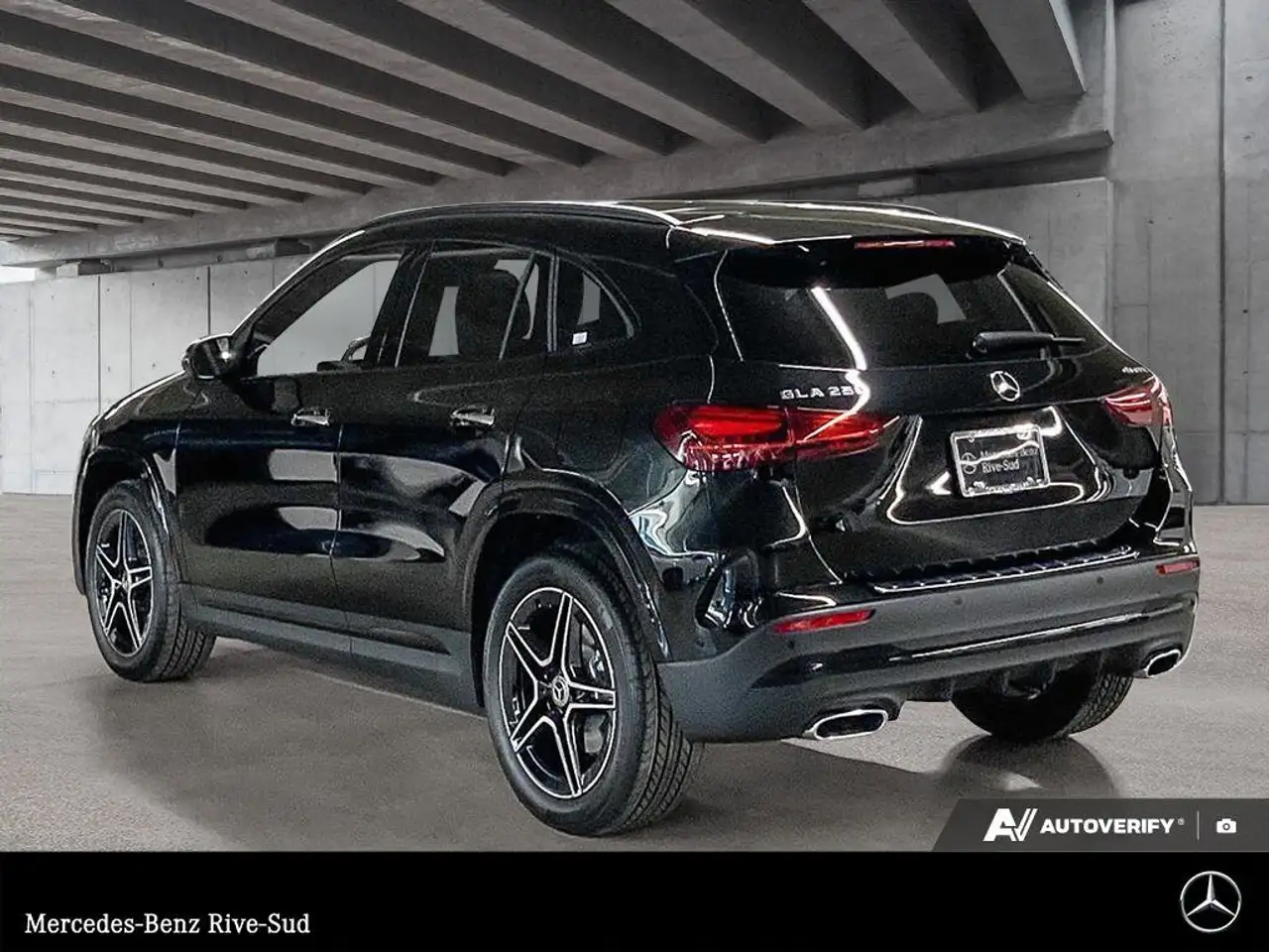 Mercedes-Benz GLA снимка Mercedes-Benz GLA