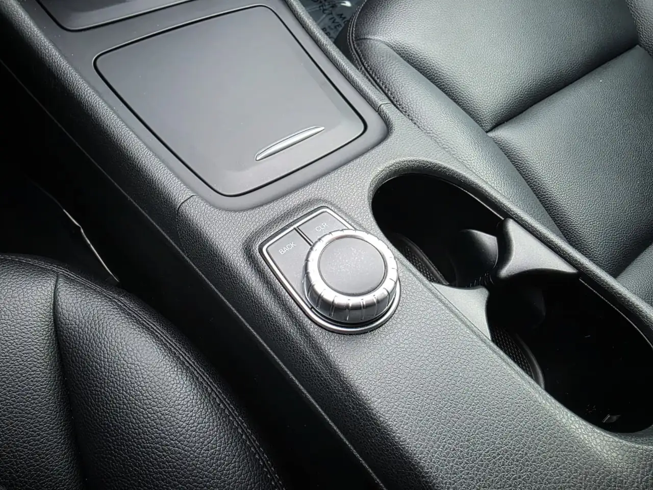 Mercedes-Benz GLA снимка Mercedes-Benz GLA
