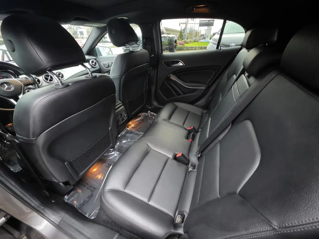 Mercedes-Benz GLA снимка Mercedes-Benz GLA