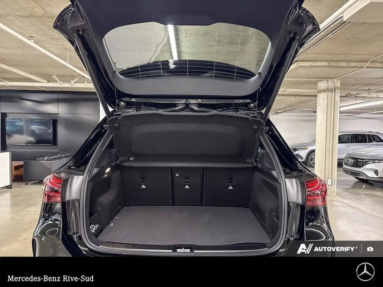Mercedes-Benz GLA снимка Mercedes-Benz GLA
