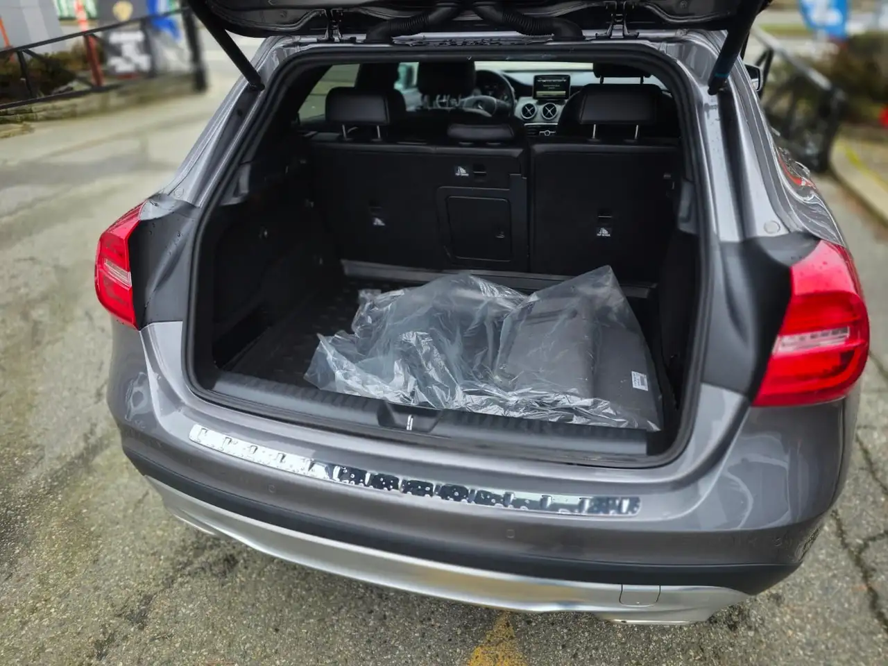 Mercedes-Benz GLA снимка Mercedes-Benz GLA