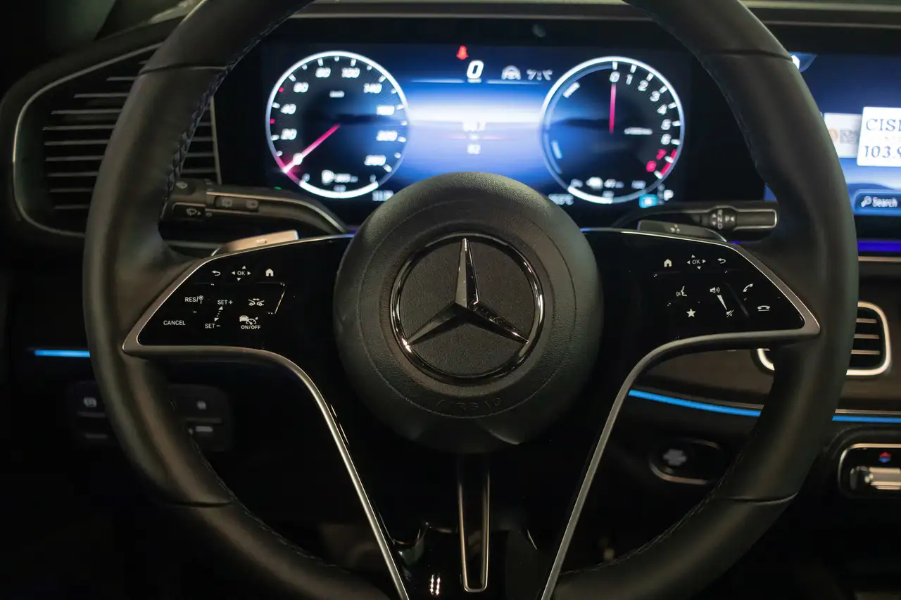 Mercedes-Benz GLE снимка Mercedes-Benz GLE