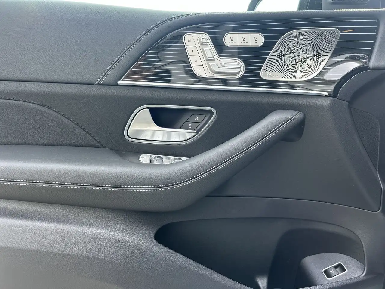 Mercedes-Benz GLE снимка Mercedes-Benz GLE