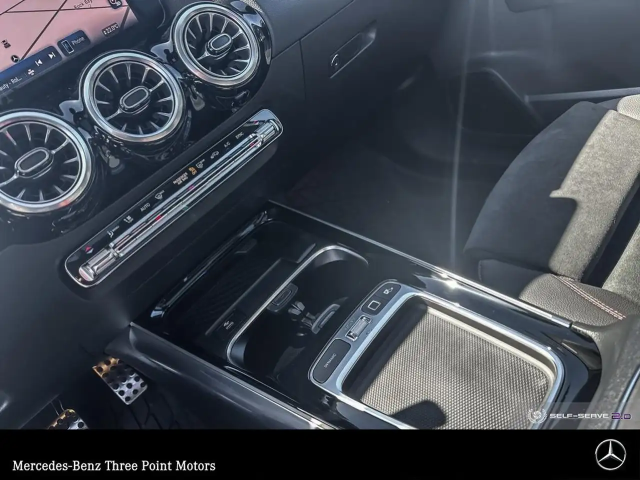 Mercedes-Benz GLA снимка Mercedes-Benz GLA