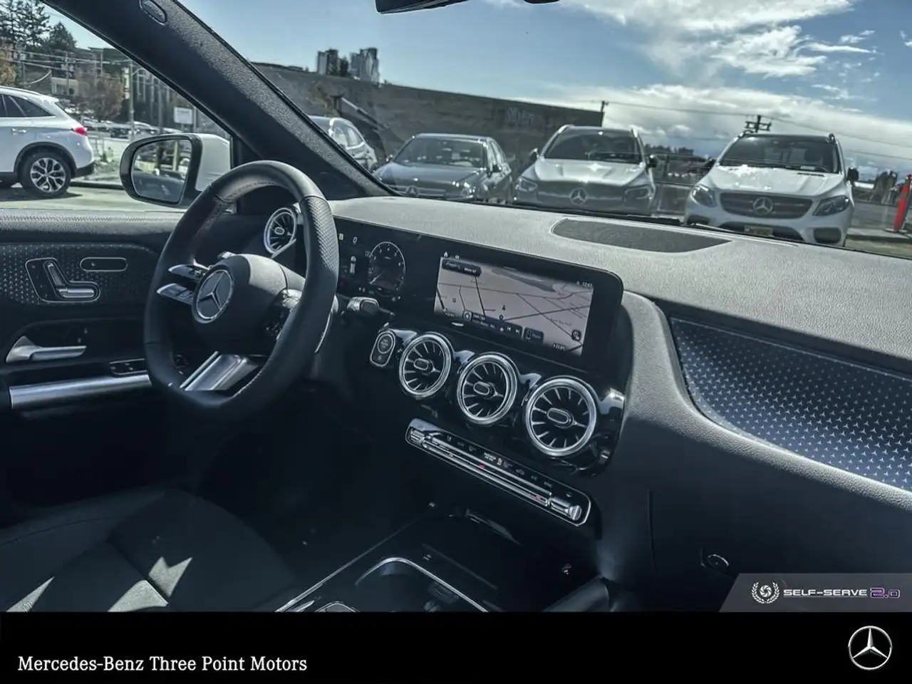 Mercedes-Benz GLA снимка Mercedes-Benz GLA