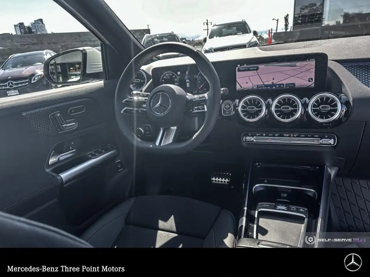 Mercedes-Benz GLA снимка Mercedes-Benz GLA
