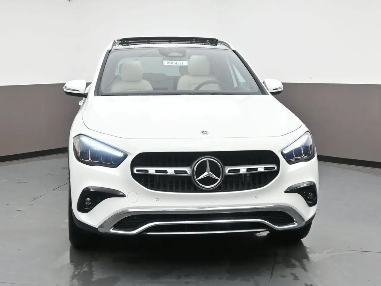 Mercedes-Benz GLA снимка Mercedes-Benz GLA