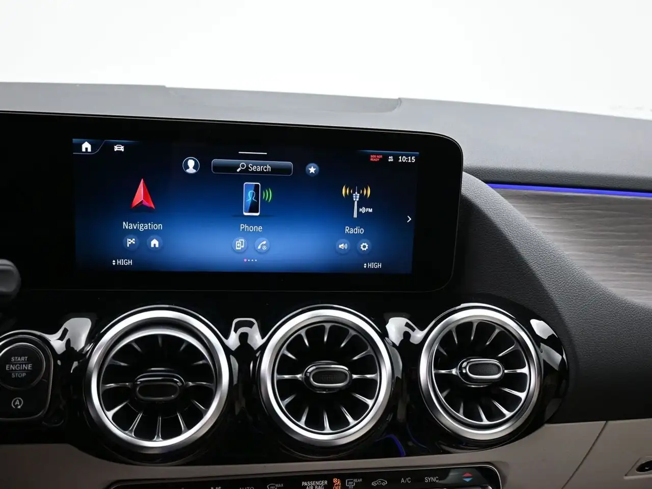 Mercedes-Benz GLA снимка Mercedes-Benz GLA