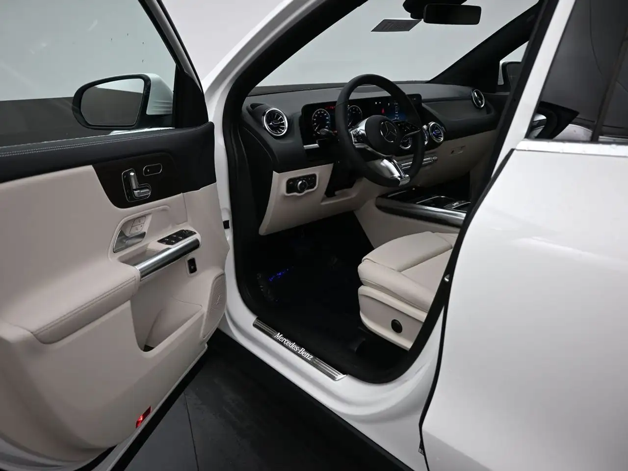 Mercedes-Benz GLA снимка Mercedes-Benz GLA