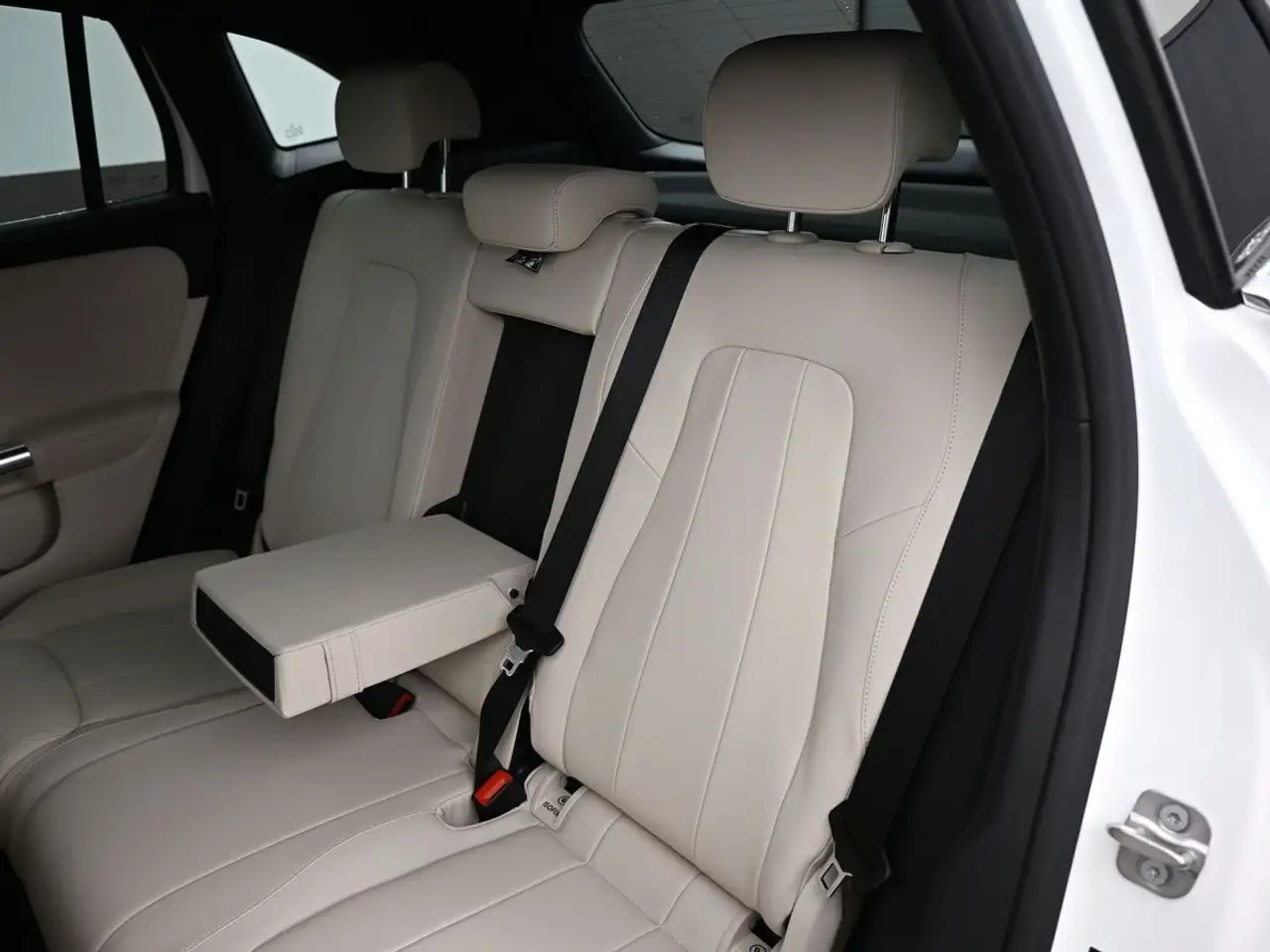 Mercedes-Benz GLA снимка Mercedes-Benz GLA