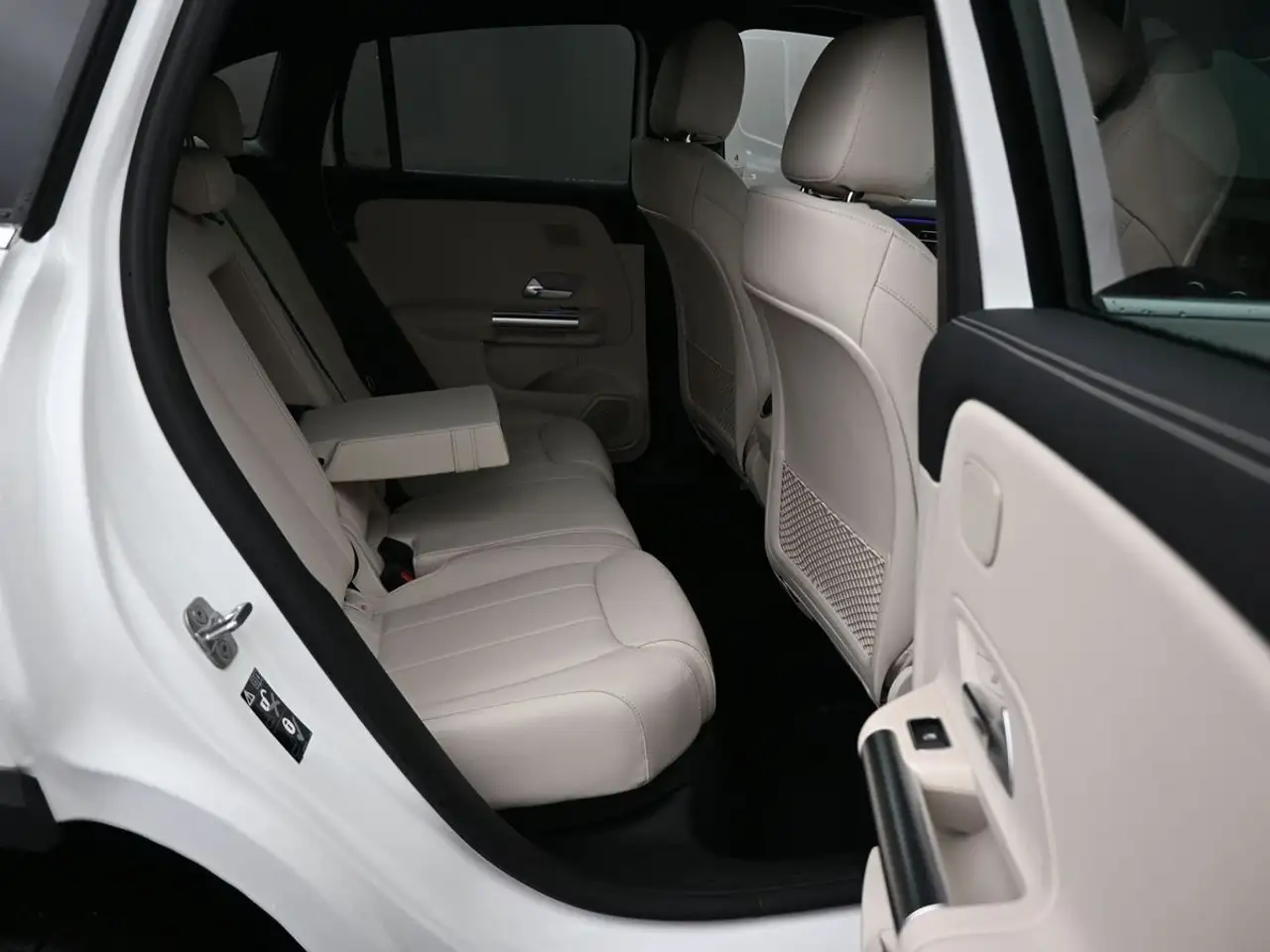 Mercedes-Benz GLA снимка Mercedes-Benz GLA