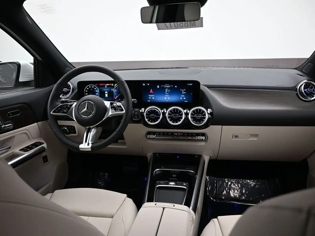 Mercedes-Benz GLA снимка Mercedes-Benz GLA