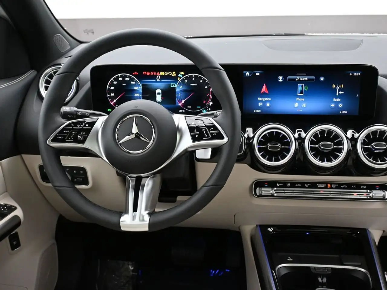 Mercedes-Benz GLA снимка Mercedes-Benz GLA