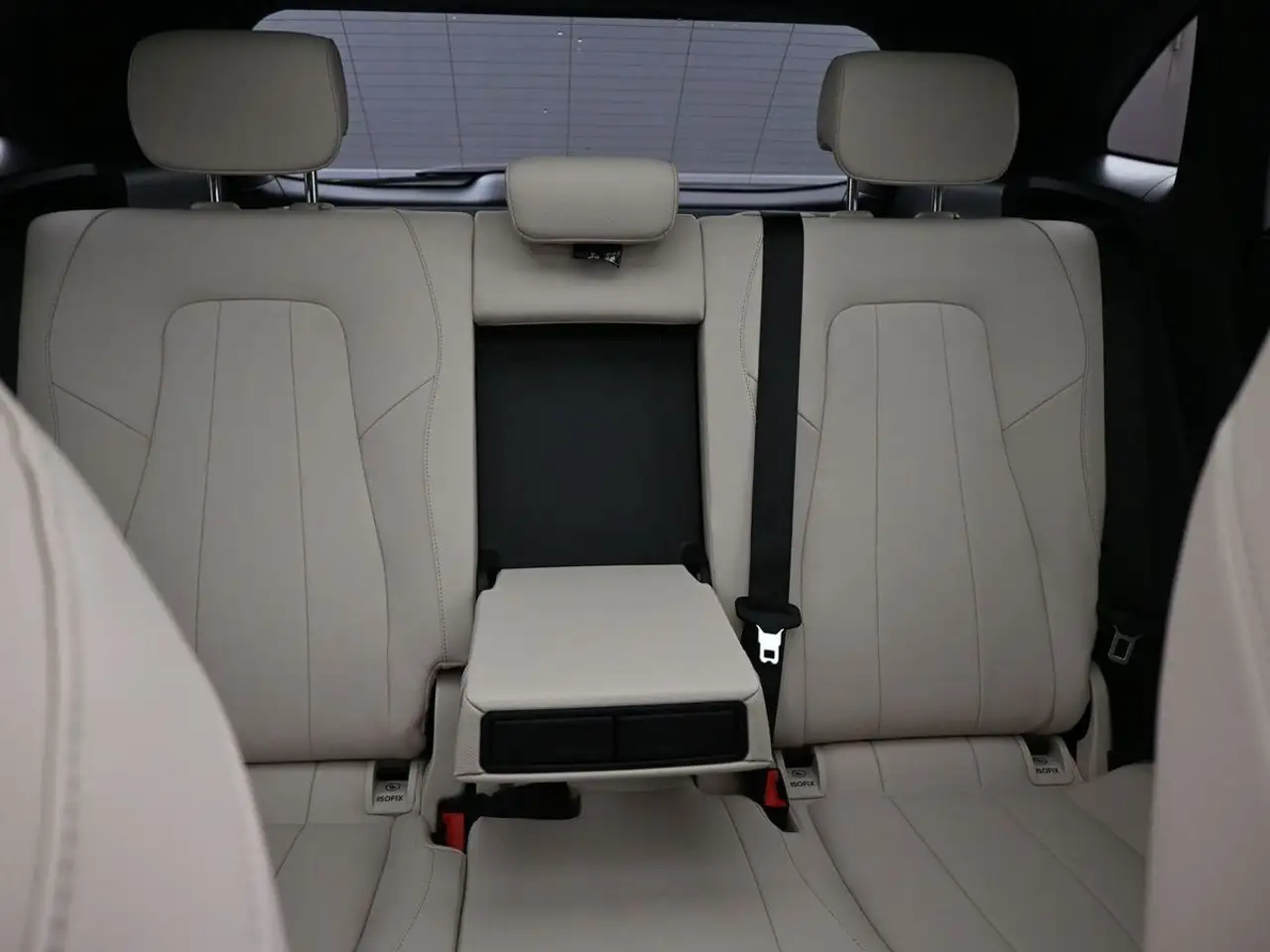Mercedes-Benz GLA снимка Mercedes-Benz GLA