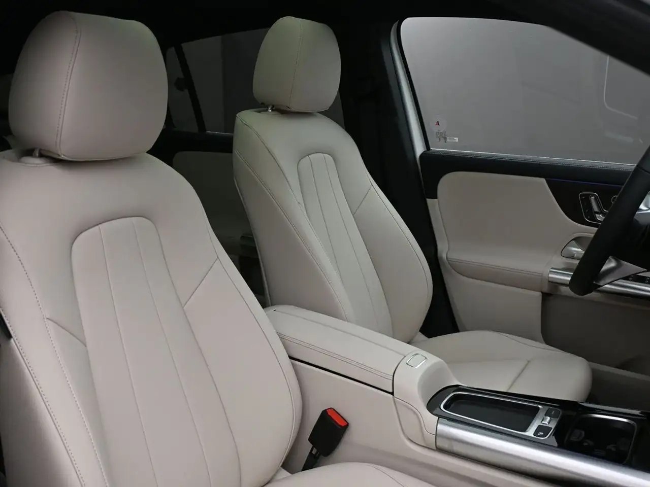 Mercedes-Benz GLA снимка Mercedes-Benz GLA