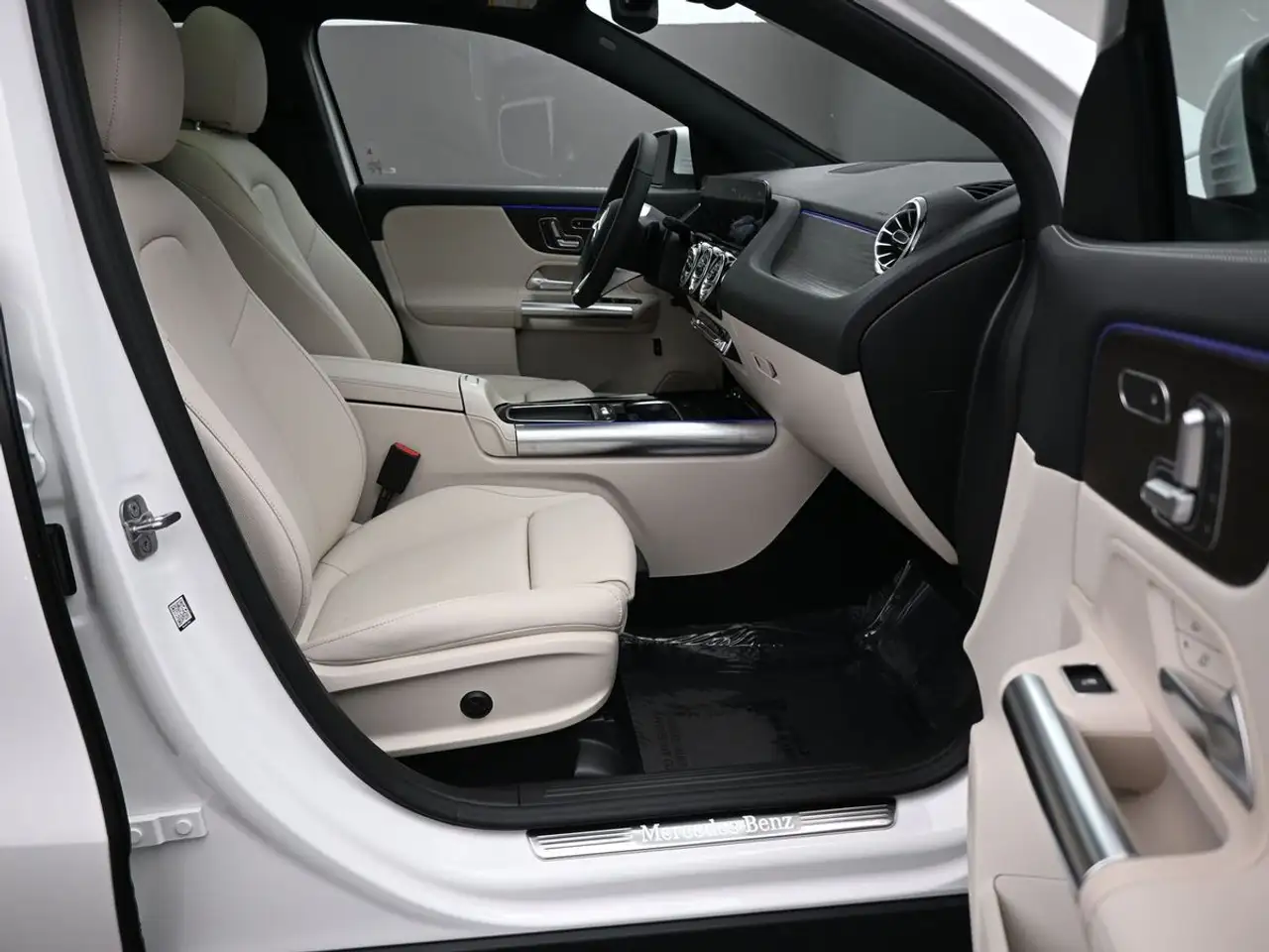 Mercedes-Benz GLA снимка Mercedes-Benz GLA
