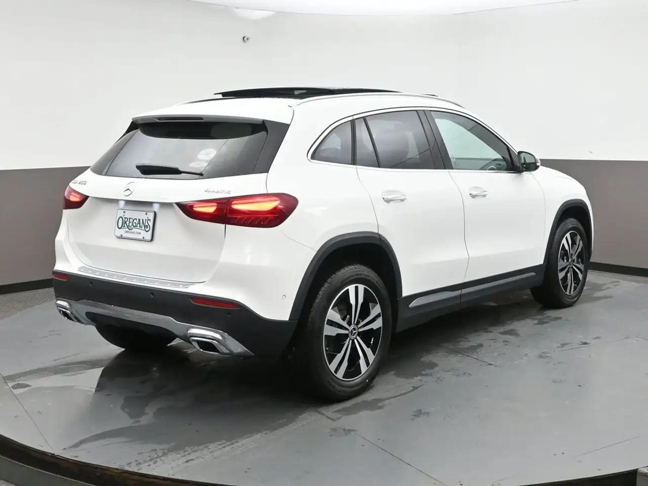 Mercedes-Benz GLA снимка Mercedes-Benz GLA