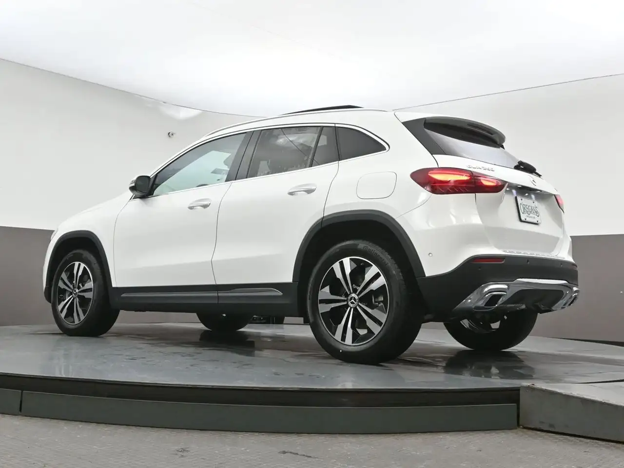 Mercedes-Benz GLA снимка Mercedes-Benz GLA