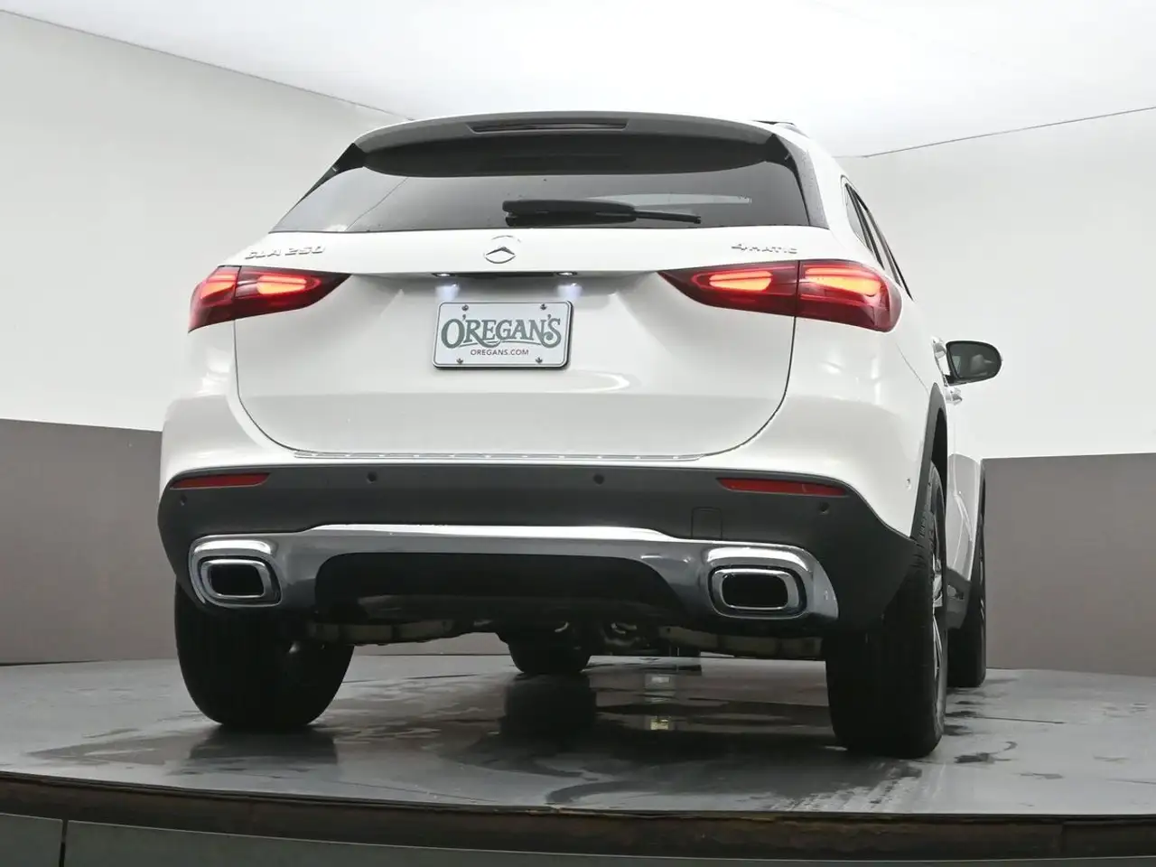 Mercedes-Benz GLA снимка Mercedes-Benz GLA