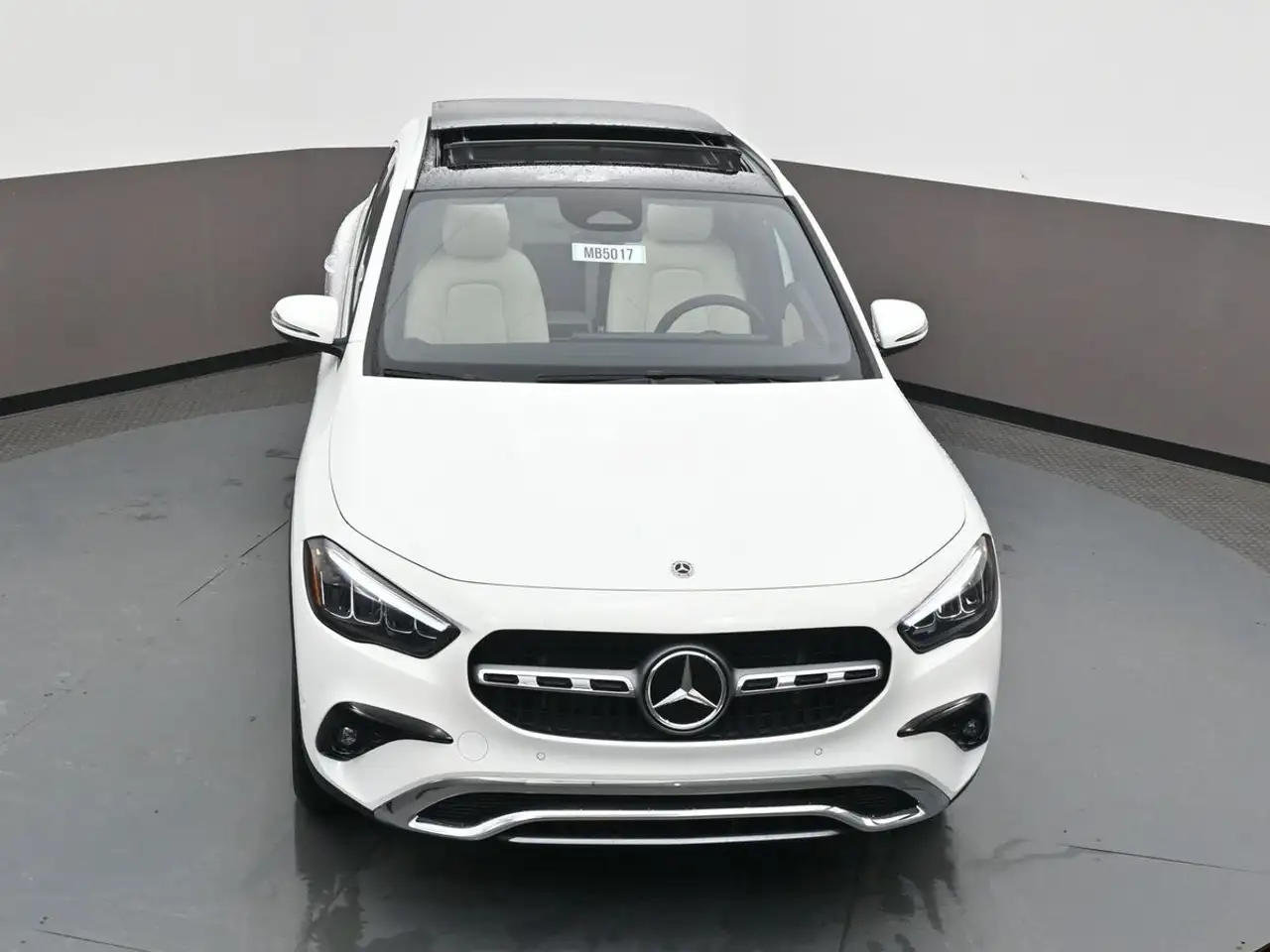 Mercedes-Benz GLA снимка Mercedes-Benz GLA