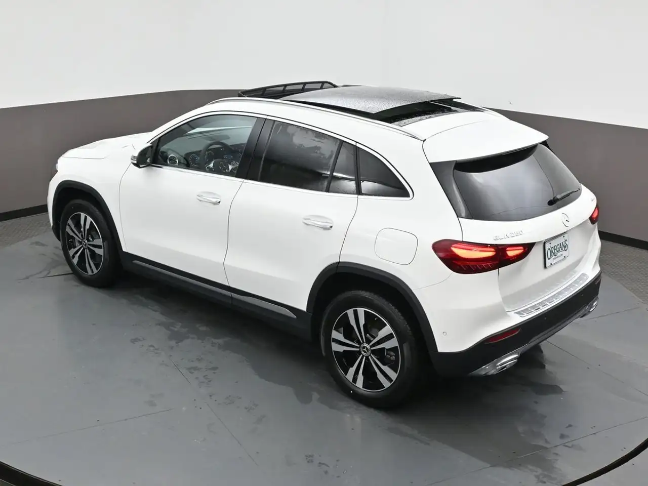 Mercedes-Benz GLA снимка Mercedes-Benz GLA