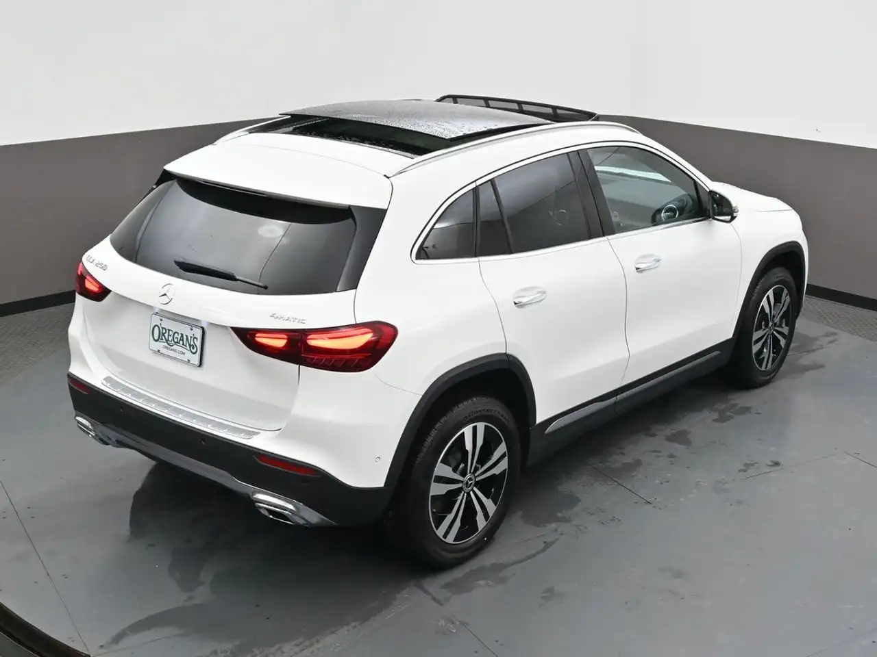 Mercedes-Benz GLA снимка Mercedes-Benz GLA