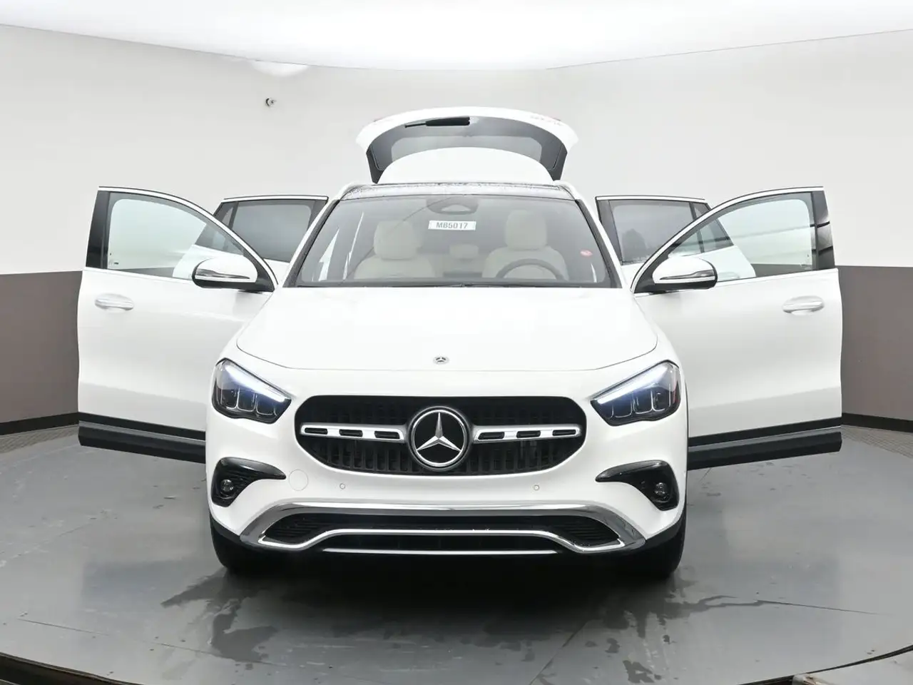 Mercedes-Benz GLA снимка Mercedes-Benz GLA