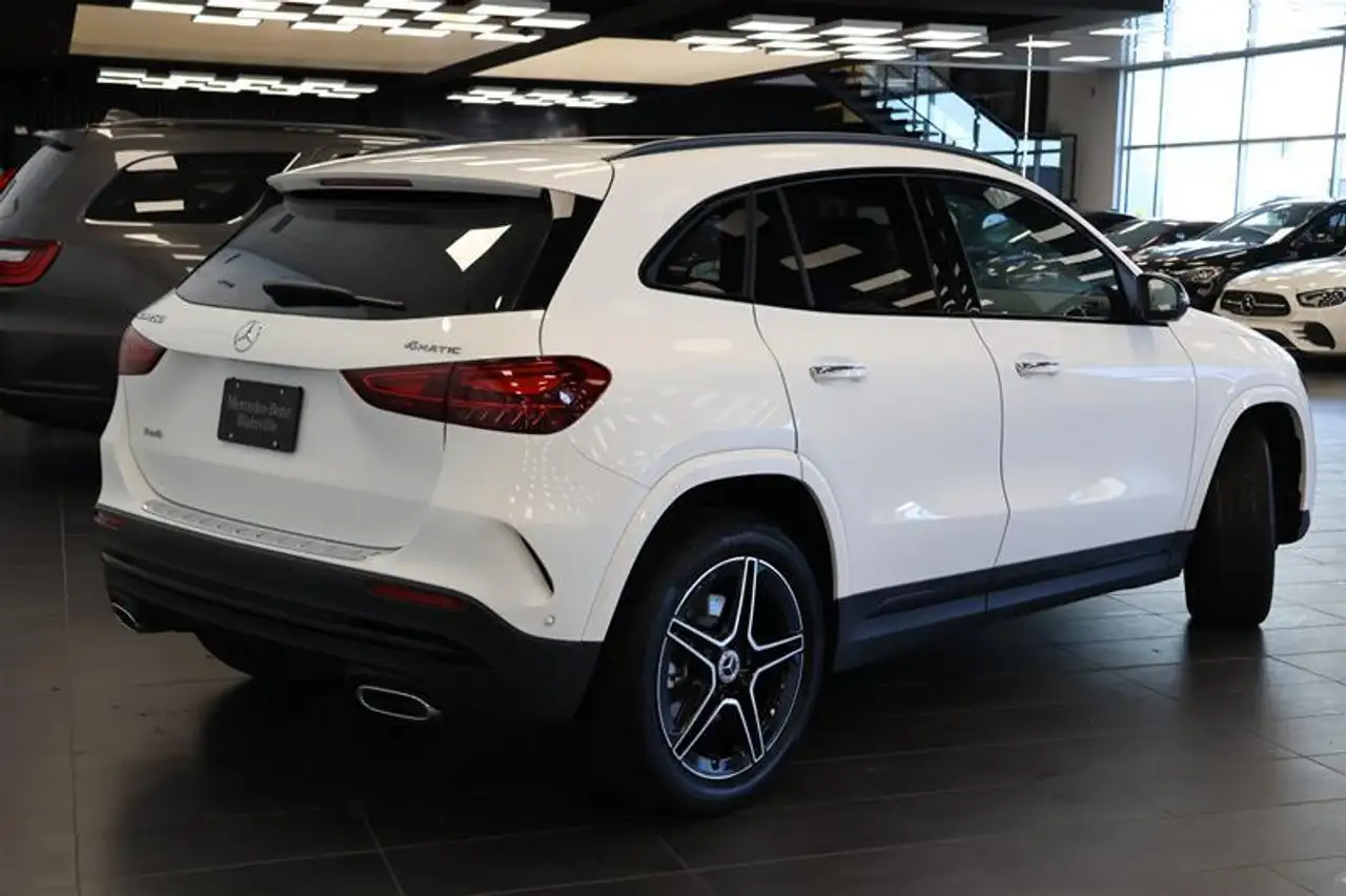 Mercedes-Benz GLA снимка Mercedes-Benz GLA