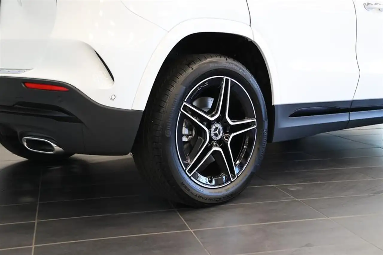 Mercedes-Benz GLA снимка Mercedes-Benz GLA