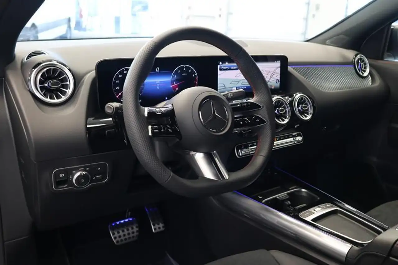Mercedes-Benz GLA снимка Mercedes-Benz GLA