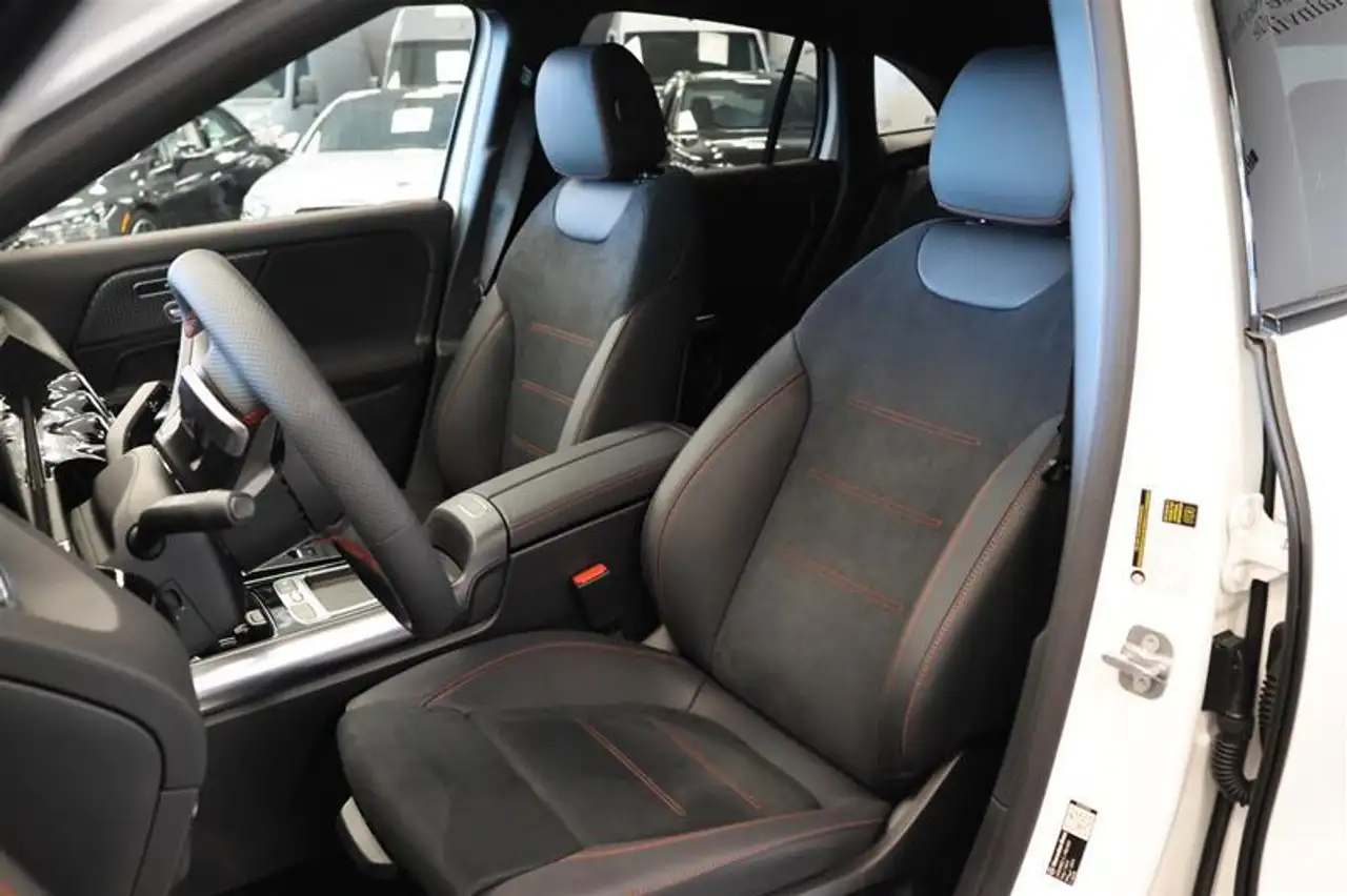 Mercedes-Benz GLA снимка Mercedes-Benz GLA