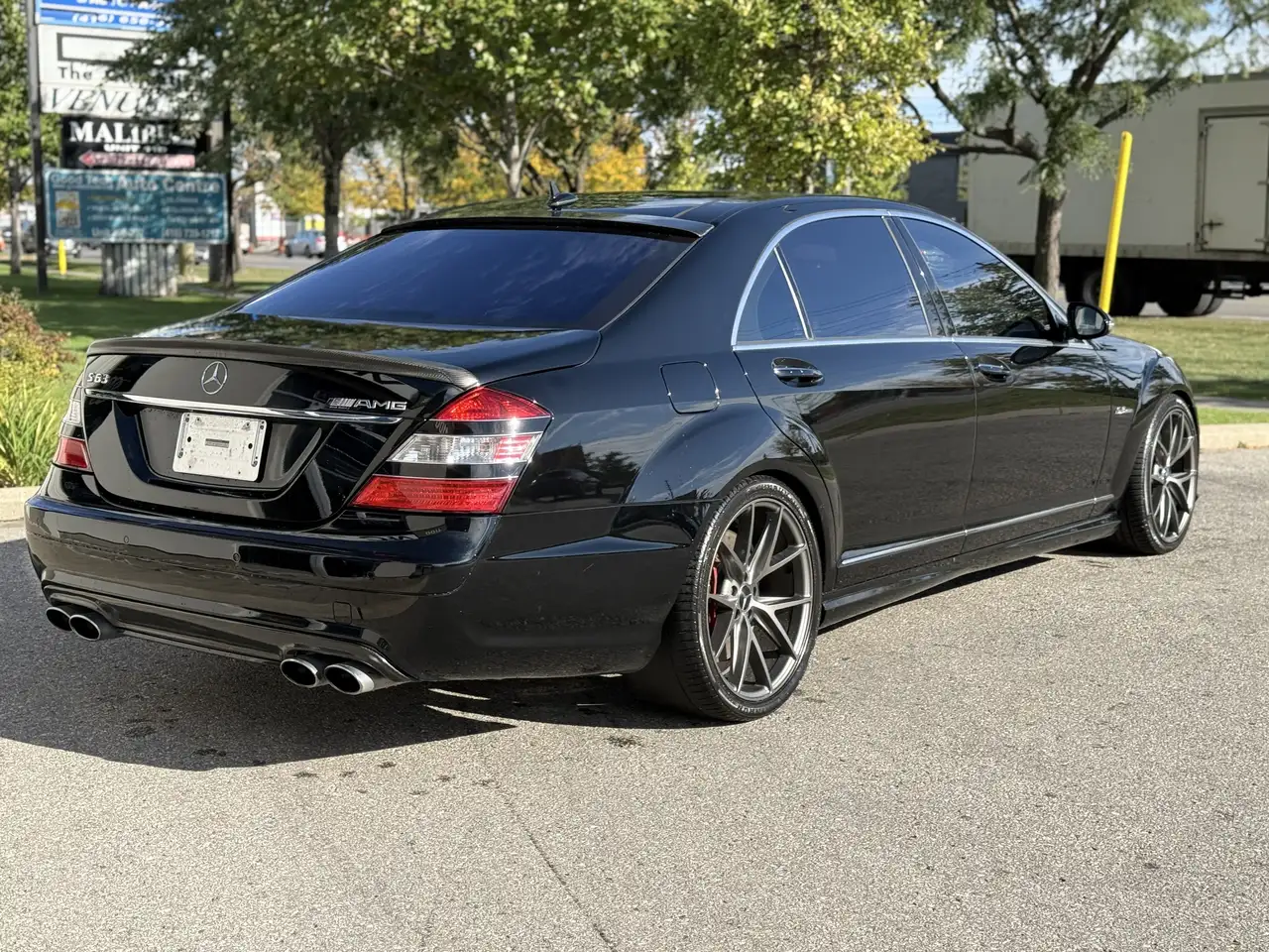 Mercedes-Benz S-Class снимка Mercedes-Benz S-Class