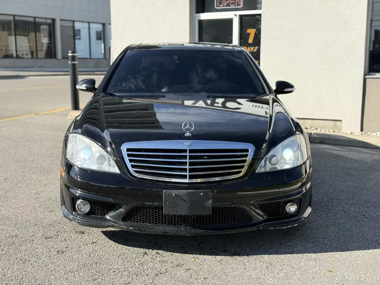 Mercedes-Benz S-Class снимка Mercedes-Benz S-Class