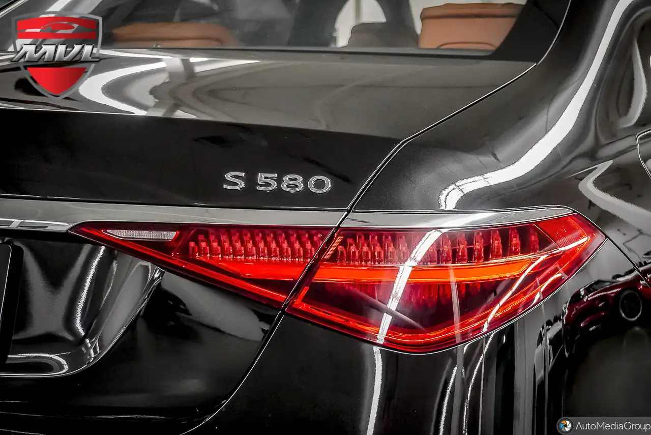 Mercedes-Benz S-Class снимка Mercedes-Benz S-Class