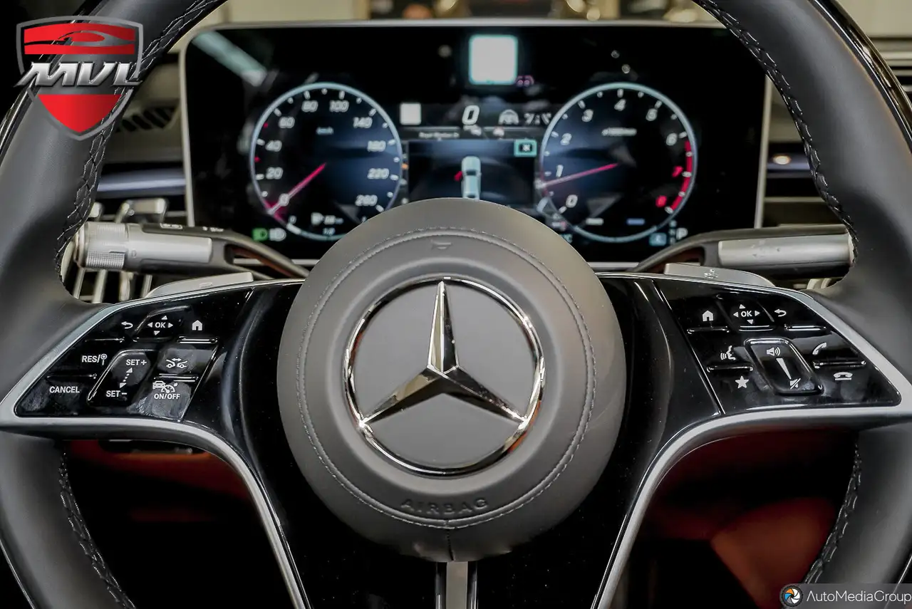 Mercedes-Benz S-Class снимка Mercedes-Benz S-Class