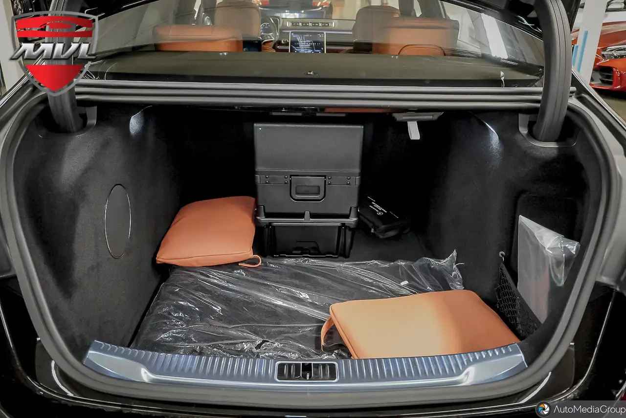 Mercedes-Benz S-Class снимка Mercedes-Benz S-Class