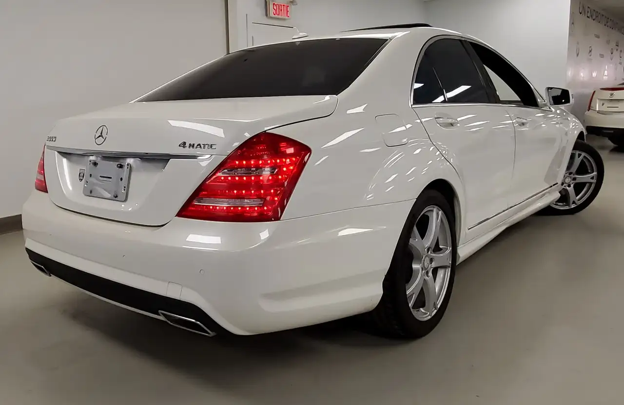 Mercedes-Benz S-Class снимка Mercedes-Benz S-Class