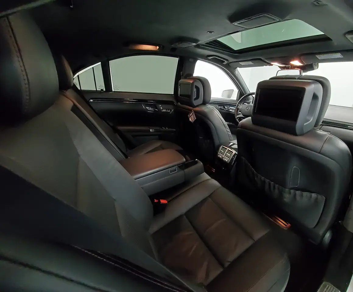 Mercedes-Benz S-Class снимка Mercedes-Benz S-Class