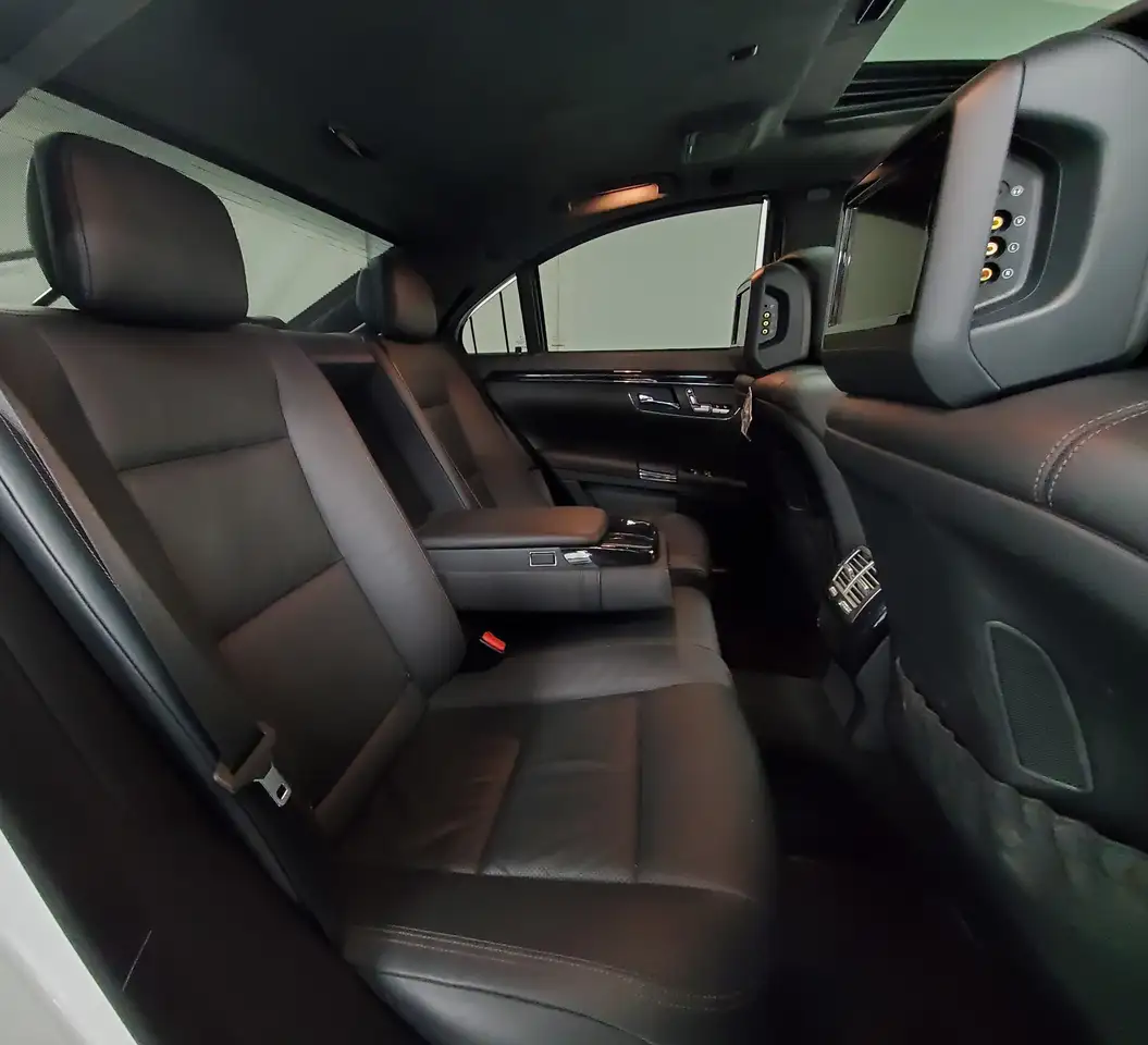 Mercedes-Benz S-Class снимка Mercedes-Benz S-Class