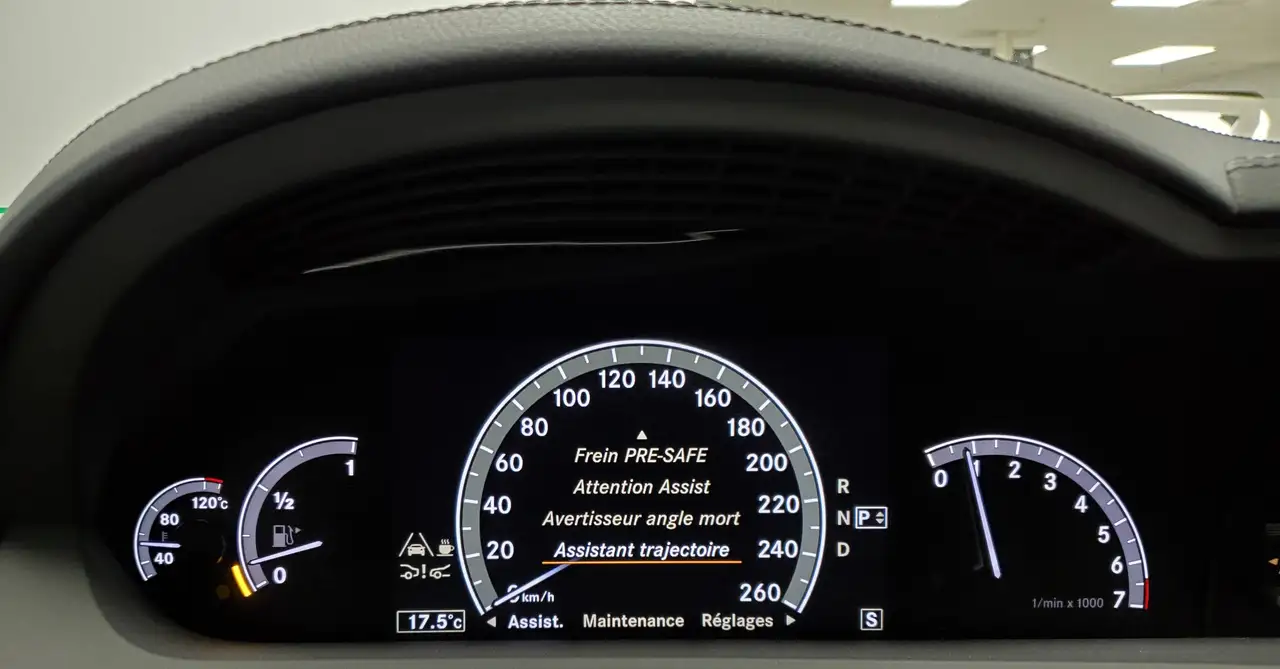 Mercedes-Benz S-Class снимка Mercedes-Benz S-Class