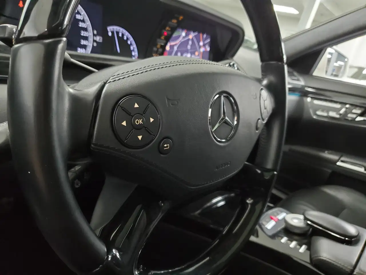 Mercedes-Benz S-Class снимка Mercedes-Benz S-Class
