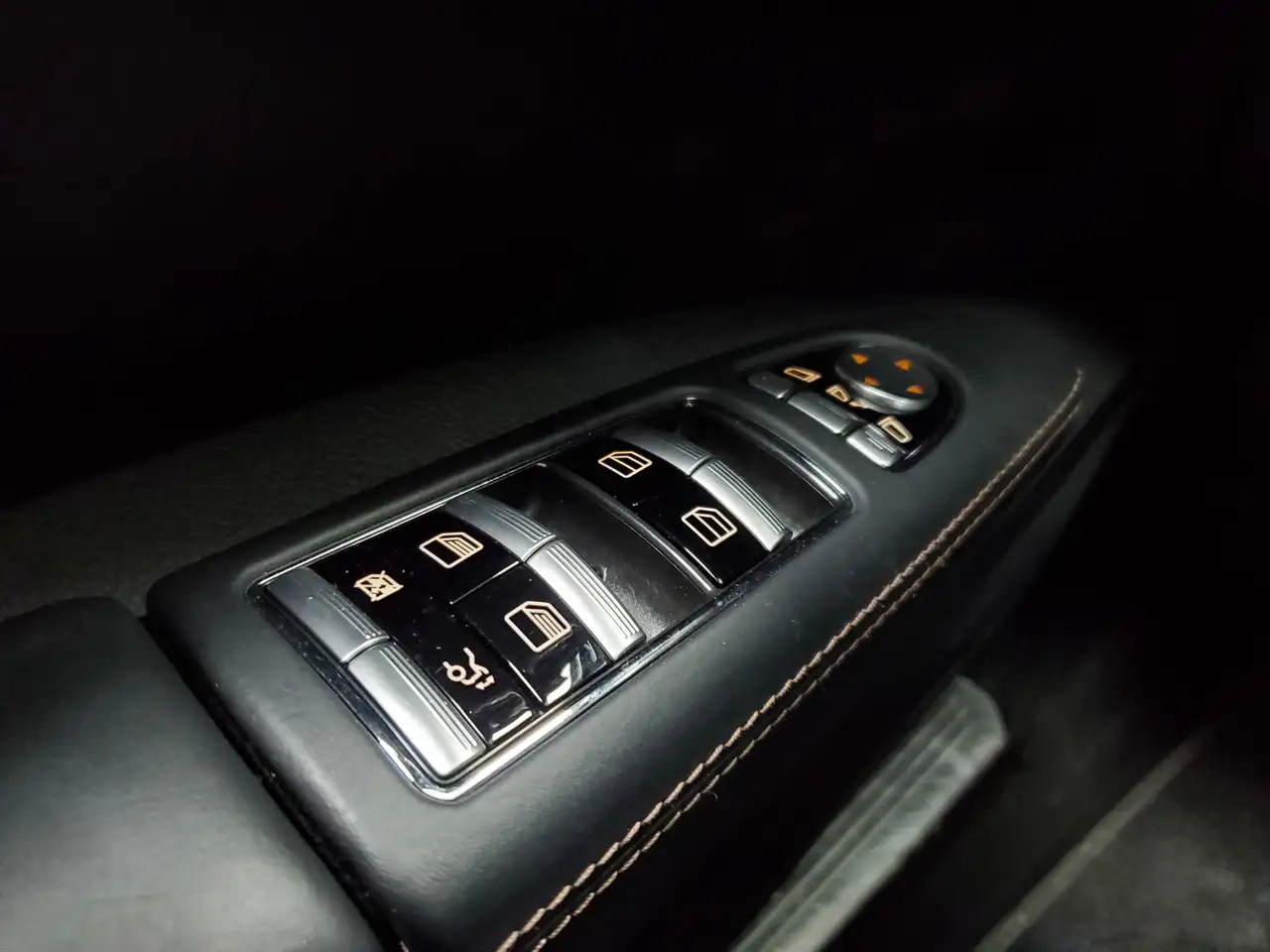 Mercedes-Benz S-Class снимка Mercedes-Benz S-Class
