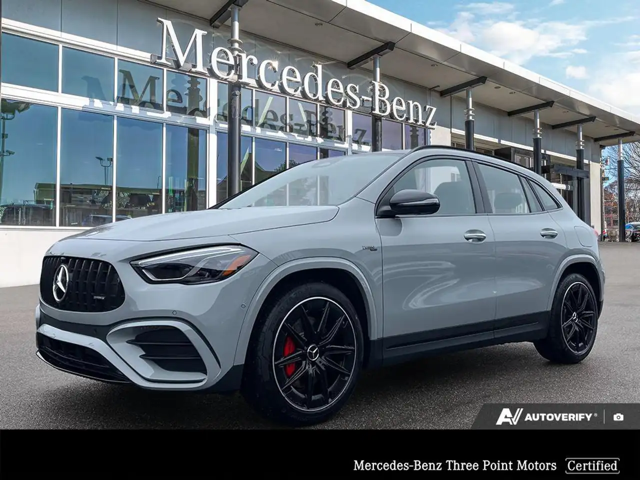 Mercedes-Benz GLA снимка Mercedes-Benz GLA
