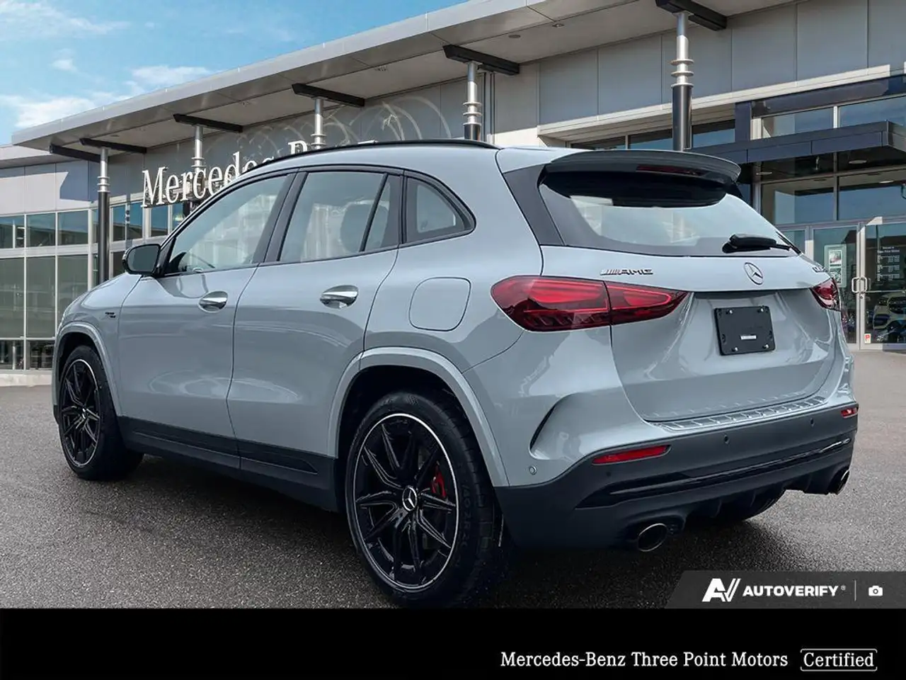Mercedes-Benz GLA снимка Mercedes-Benz GLA