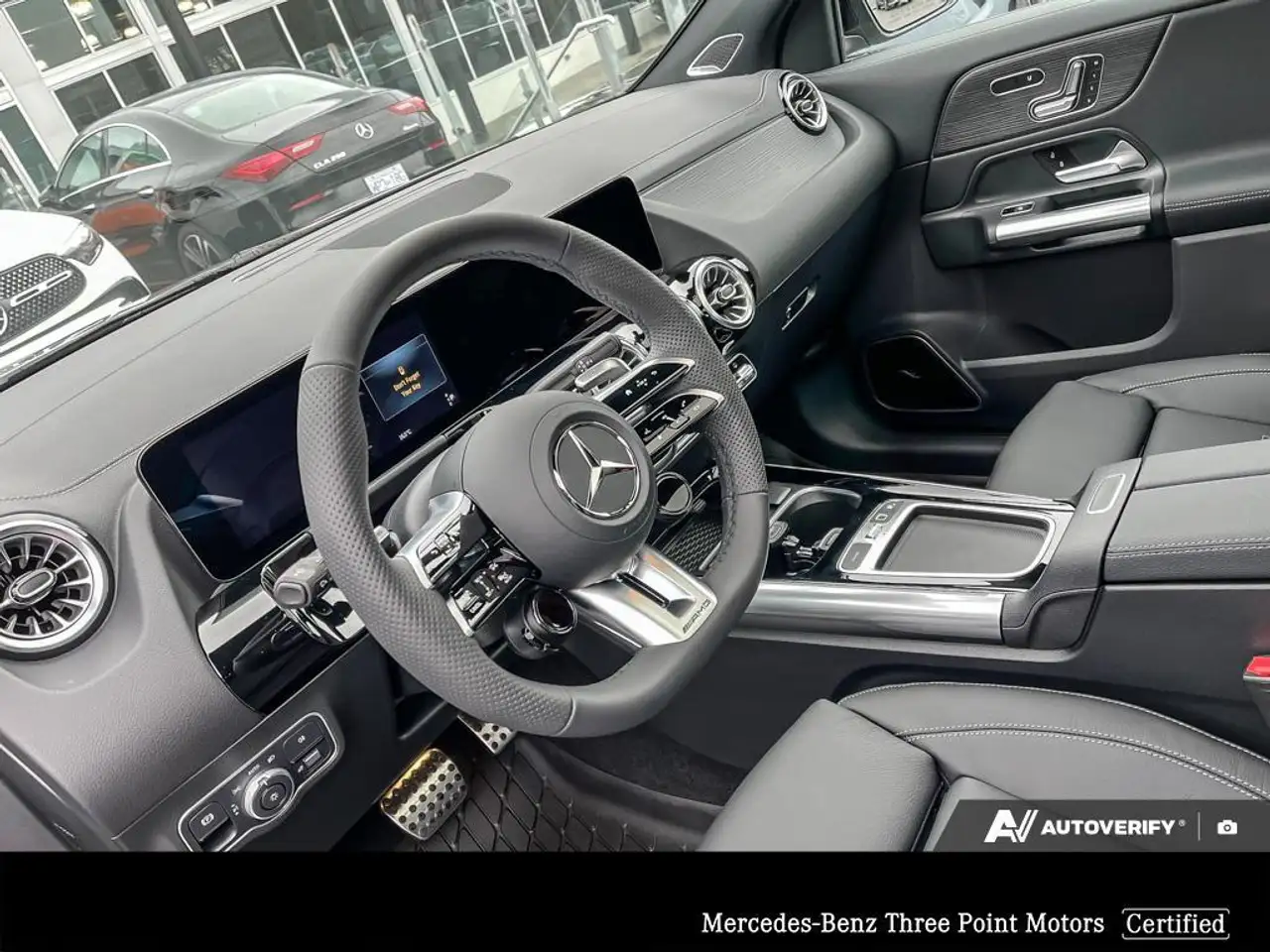 Mercedes-Benz GLA снимка Mercedes-Benz GLA