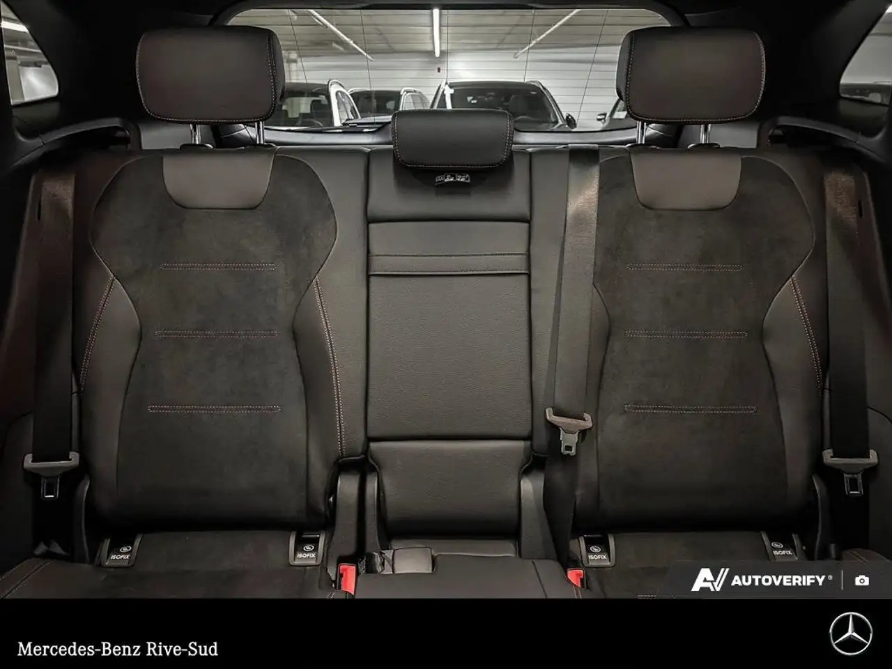 Mercedes-Benz GLA снимка Mercedes-Benz GLA